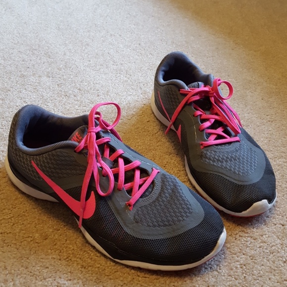 Nike Shoes - Women's Nike flex pink/grey athletic shoes sz 8.5